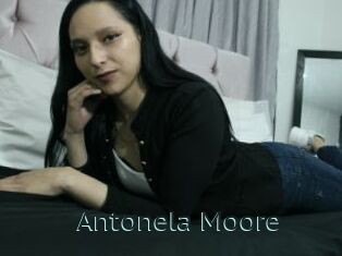 Antonela_Moore